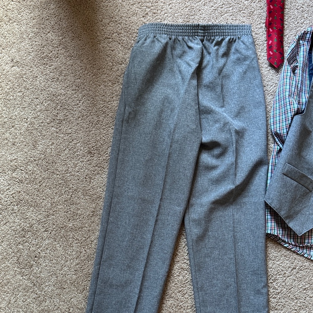 Izod Gray Suit Set with Plaid Shirt and Red HolidayTie, Boys 8 - Picture 6 of 7